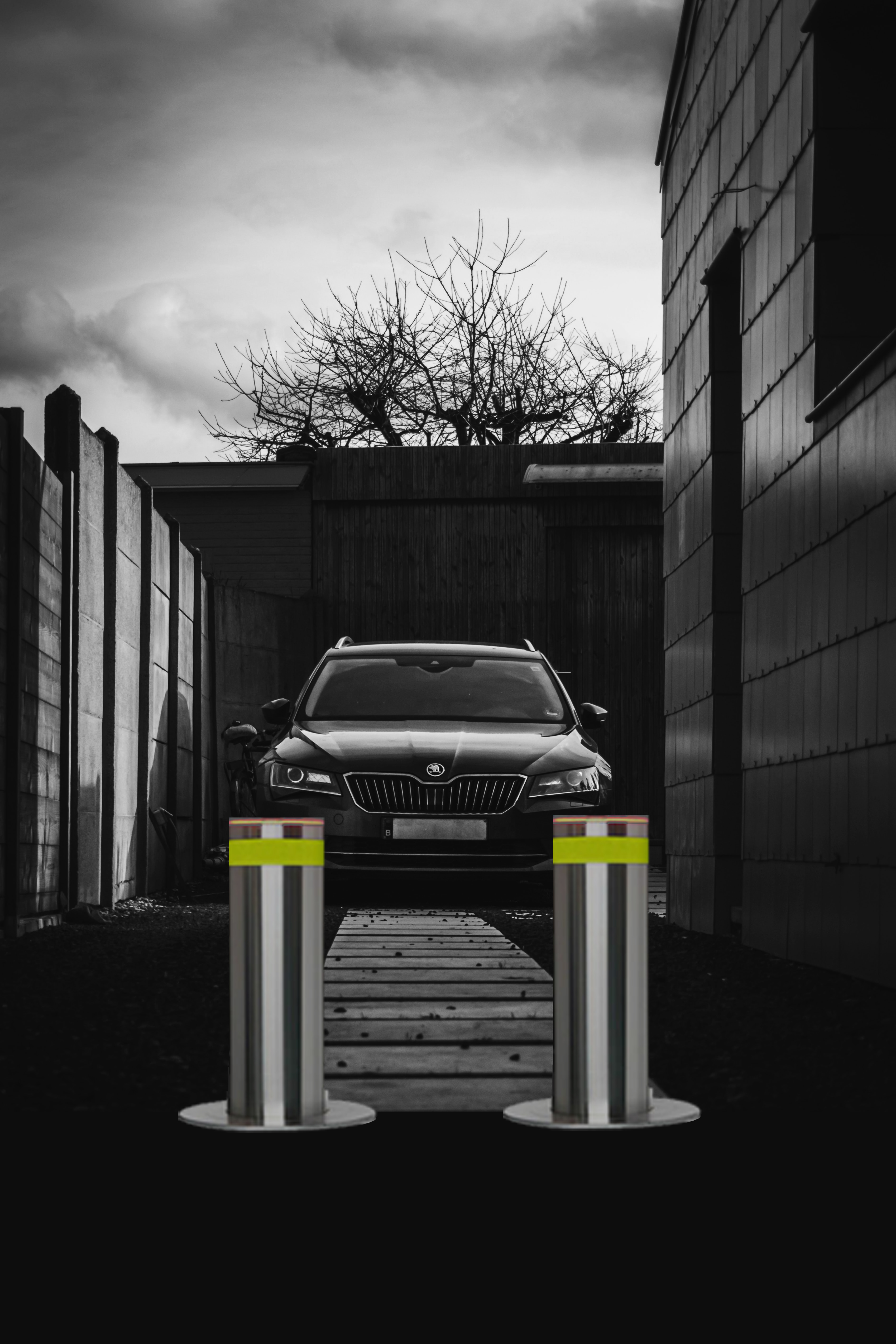 Heavy-Duty Hydraulic Bollards in Action: A Barrier Against Unauthorized Vehicle Access